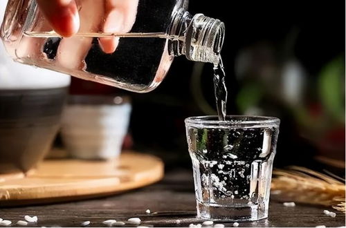 行家都在喝啥酒？茅臺并非首選，地方口糧酒正當下懷